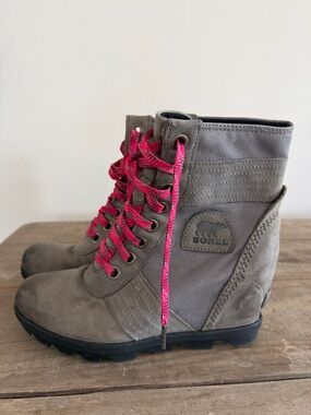 Sorel Gray hidden Wedge Ankle Boots with Bright Pink Laces
